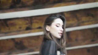 Лия - неприличная история (С переводом)