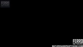 Толстушка соблазнила молодого паренька