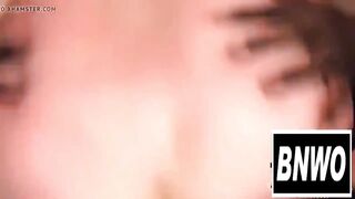 Заливает негра сквиртом