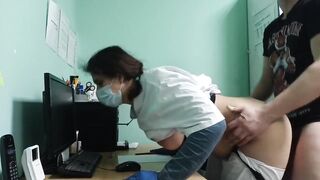 Отодрал врачиху в рабочем кабинете