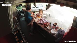 Купила свой фудтрак (С переводом)