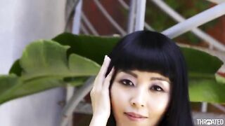 Азиатка давится членом, делая глубокий минет