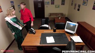 Директор школы пошёл на уступки (С переводом)