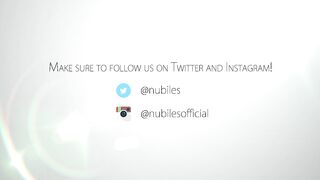 Мы с подружкой светим сиськами перед братом (С переводом)